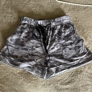Camo Shorts l Small